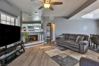 Photo #3: 2399110 Listing