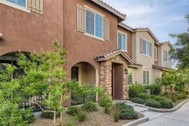 MLS: 2399111 Condo For Sale