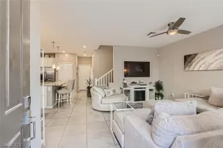 Photo #4: 2399111 Listing