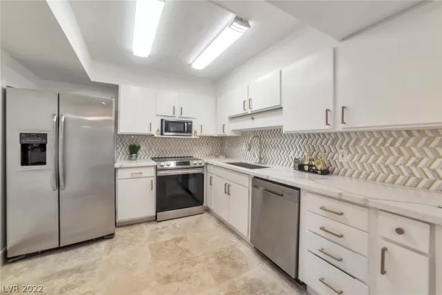 MLS: 2399118 Condo For Sale