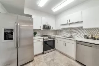 Photo #3: 2399118 Listing 