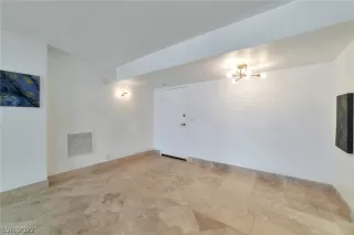 Photo #5: 2399118 Listing 