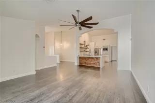 Photo #5: 2399124 Listing 