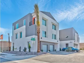 Photo #1: 2399133 Listing 