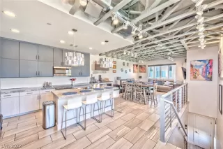 Photo #3: 2399133 Listing 