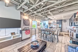 Photo #4: 2399133 Listing 