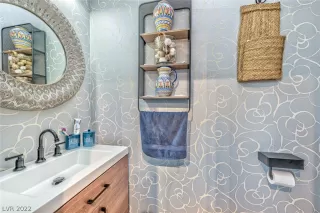 Photo #5: 2399133 Listing 