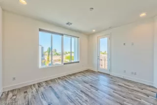 Photo #6: 2399133 Listing 