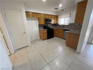 Photo #5: 2399179 Listing 