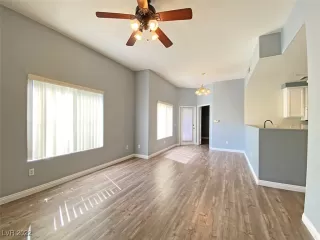 Photo #4: 2399185 Listing 