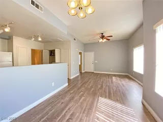 Photo #5: 2399185 Listing 