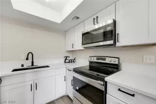 Photo #2: 2399206 Listing