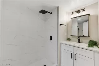 Photo #5: 2399206 Listing
