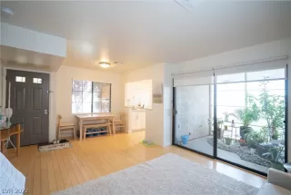 Photo #3: 2399222 Listing 