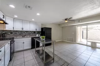 Photo #2: 2399228 Listing