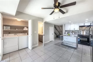 Photo #4: 2399228 Listing