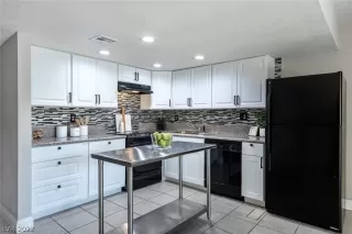 Photo #5: 2399228 Listing