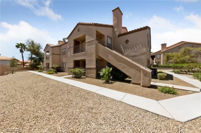 MLS: 2399229 Condo For Sale