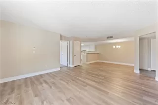 Photo #3: 2399229 Listing 