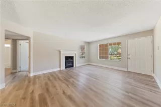 Photo #4: 2399229 Listing 