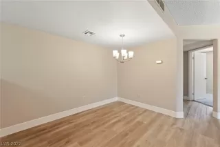 Photo #5: 2399229 Listing 