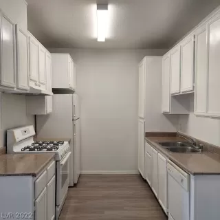 Photo #3: 2399273 Listing