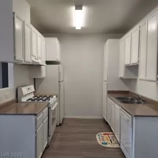 Photo #4: 2399273 Listing