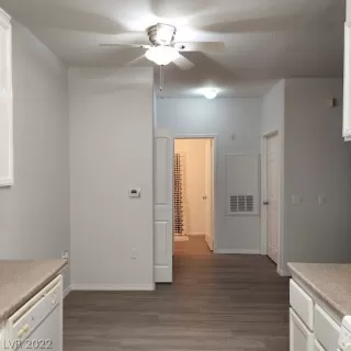 Photo #5: 2399273 Listing