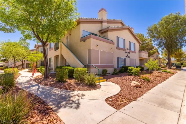 MLS: 2399300 Condo For Sale