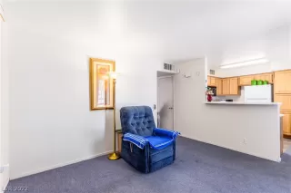 Photo #4: 2399300 Listing