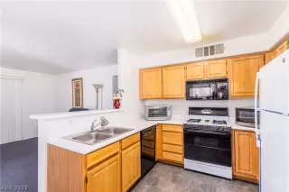 Photo #5: 2399300 Listing