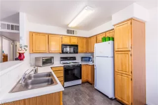 Photo #6: 2399300 Listing