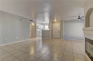 Photo #3: 2399306 Listing