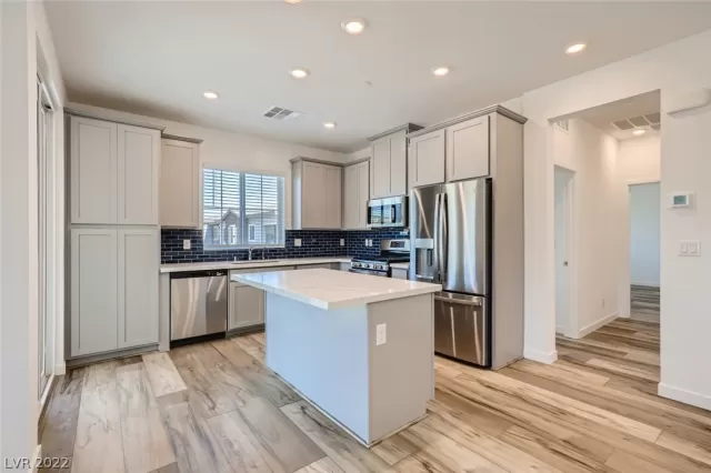 MLS: 2399318 Condo For Sale