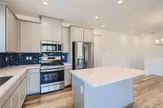 Photo #1: 2399318 Listing 