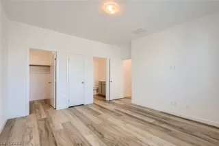 Photo #5: 2399318 Listing 