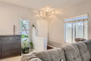 Photo #3: 2399338 Listing