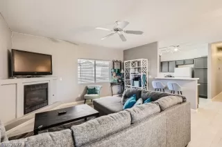 Photo #4: 2399338 Listing
