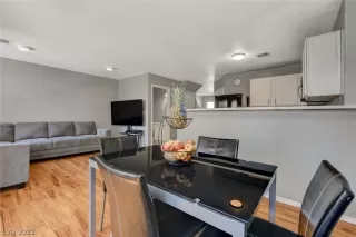 Photo #5: 2399347 Listing 