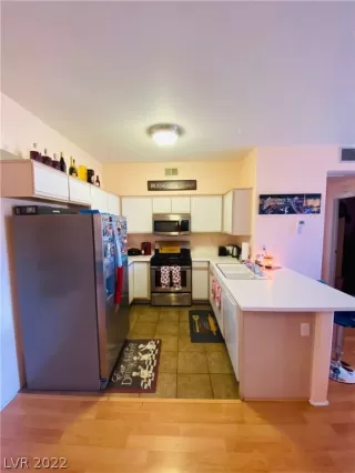 Photo #2: 2399361 Listing