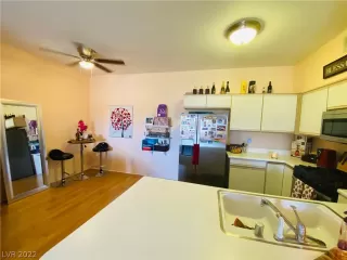 Photo #3: 2399361 Listing