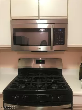 Photo #4: 2399361 Listing