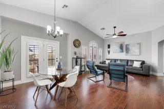 Photo #4: 2399371 Listing