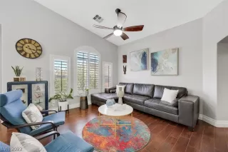 Photo #5: 2399371 Listing