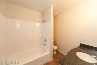 Photo #6: 2399386 Listing