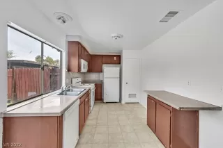 Photo #4: 2399410 Listing