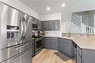 Photo #4: 2399447 Listing