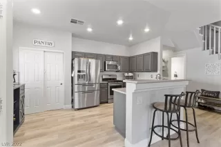 Photo #6: 2399447 Listing