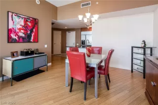 Photo #4: 2399467 Listing