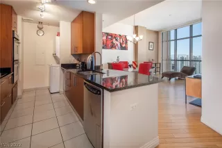 Photo #5: 2399467 Listing